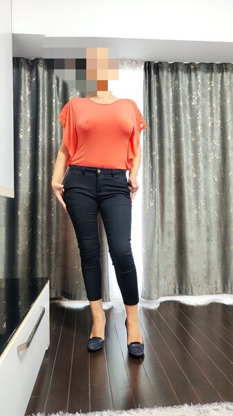 Blonda eleganta pentru domni distinsi!